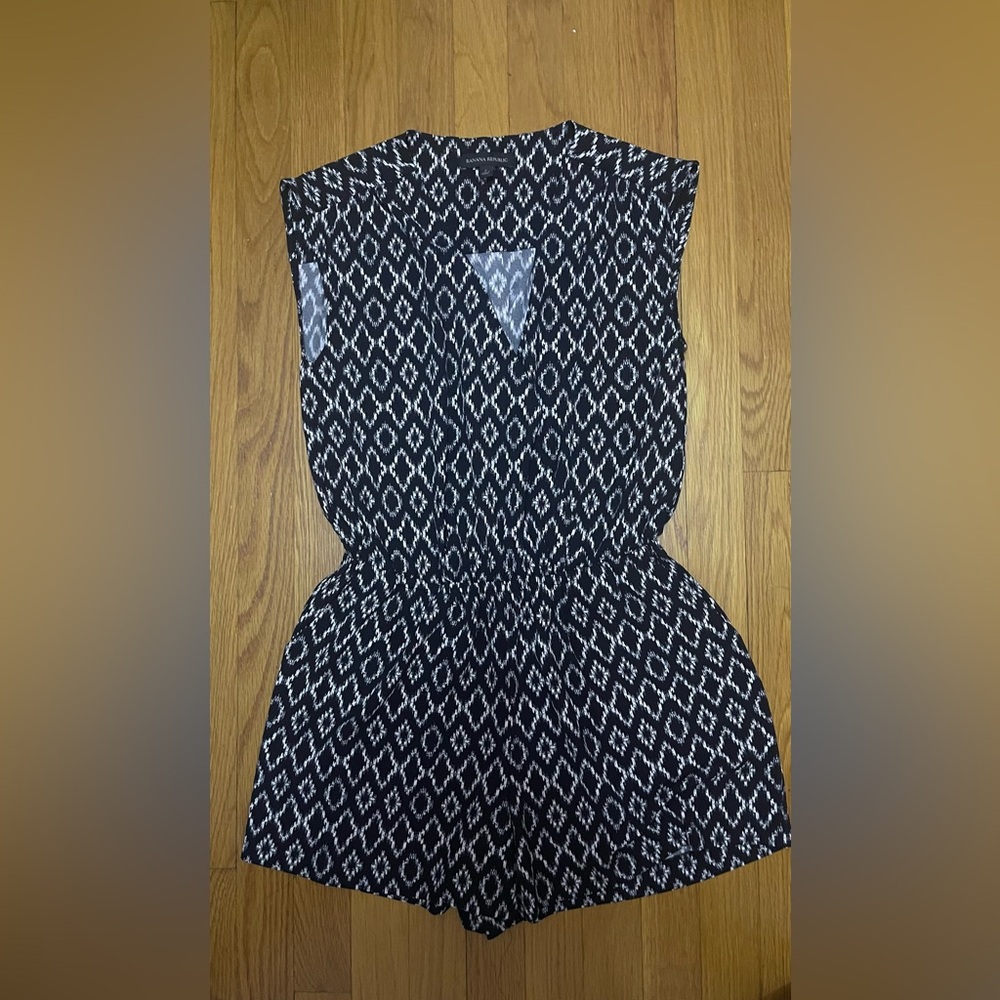 Banana Republic
Black/Cream Romper